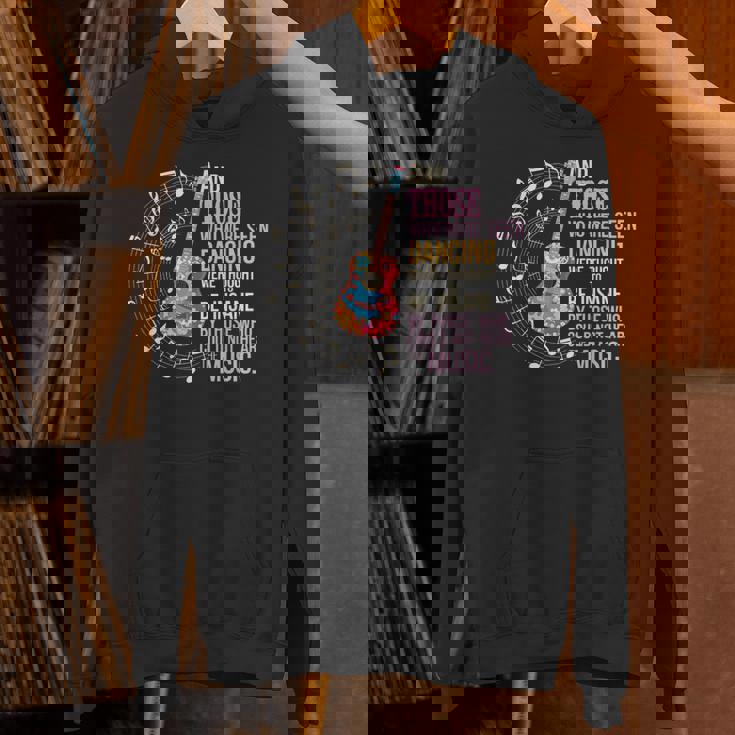 ヒッピーギターと平和の踊りを見た者たち パーカー