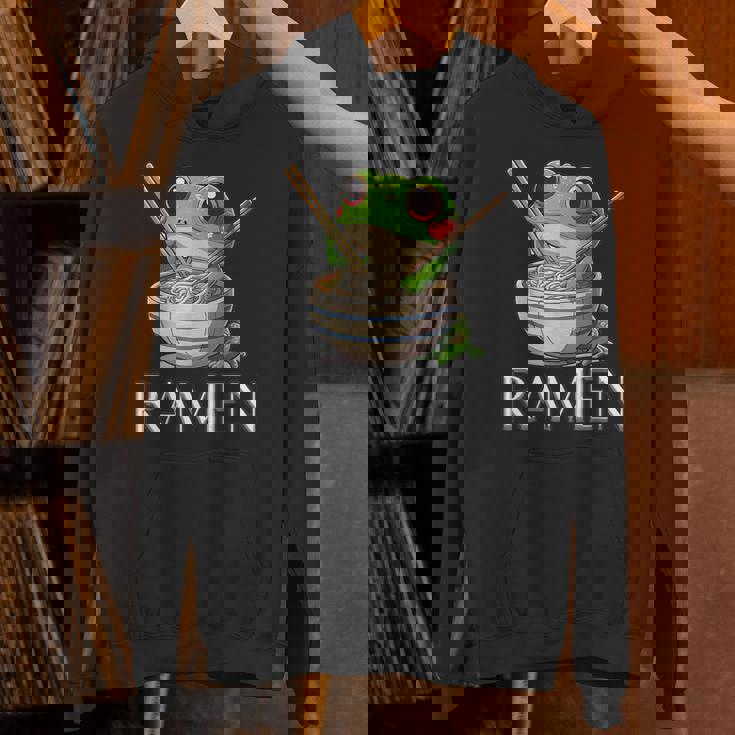 ラーメンを食べるカエルの麺 カワイイ 美的 日本アニメ パーカー