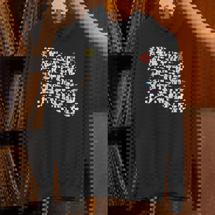 レトログルーヴィー。シャデーが多すぎることはありません。 パーカー