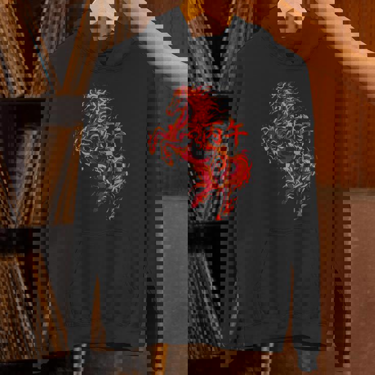 丙午 火の馬 墨絵 ストリートアート 筆文字 和柄 漢字 グラフィック 赤い炎 デザイン 日本風 パーカー