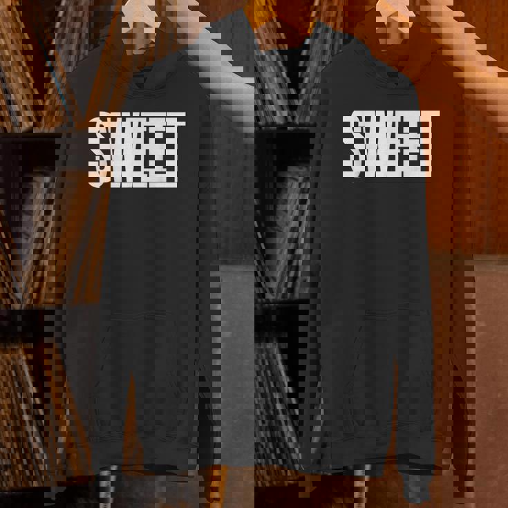 巨大な文字に甘いという言葉を込めて パーカー