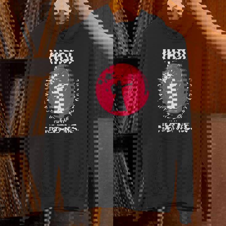 弓道は絶対にお見逃しません おもしろジャパンアーチェリー 弓道アイデア パーカー