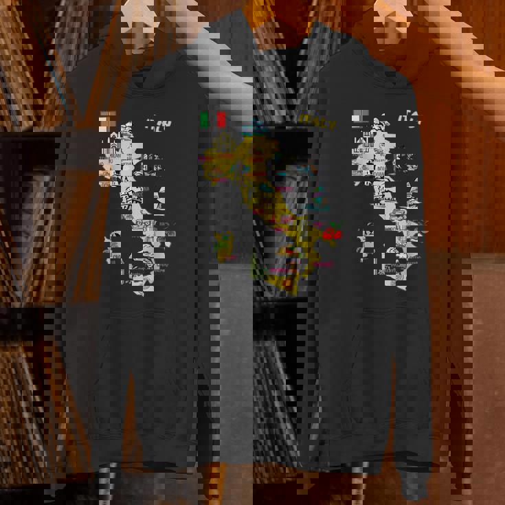 手描きのイタリア地図 観光地 パーカー