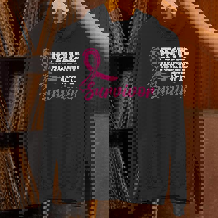 生存者の乳がん啓発の誇り高き夫。 長袖tシャツ パーカー