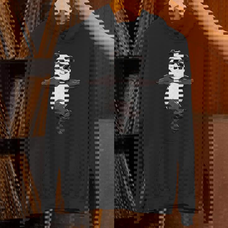 面白いパンダダンシングダンスポーズサングラス パーカー