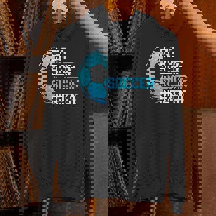 食べる、寝る、サッカーを繰り返す、面白いスポーツ、サッカー愛好家 パーカー