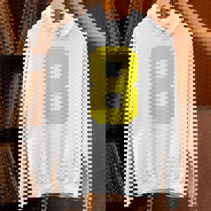 イエローナンバー8 背面 スポーツチームジャージ番号 パーカー