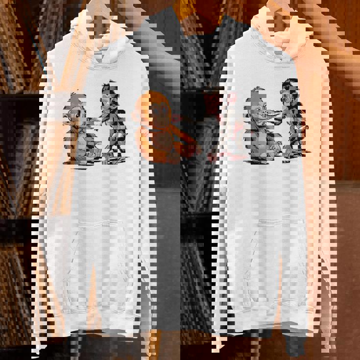 オレンジのおもちゃで悲しい猿のパンチ パーカー