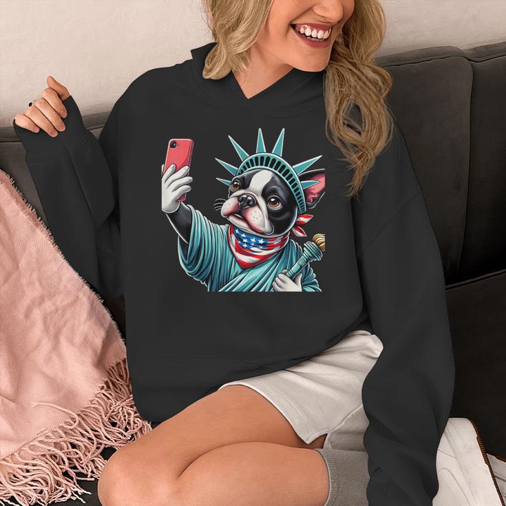 Boston Terrier Selfie Statue Of Liberty 4th Of July American Women's Hoodie, American Boston Terrier Gifts, Boston Terrier 4th Of July Gifts, funny design