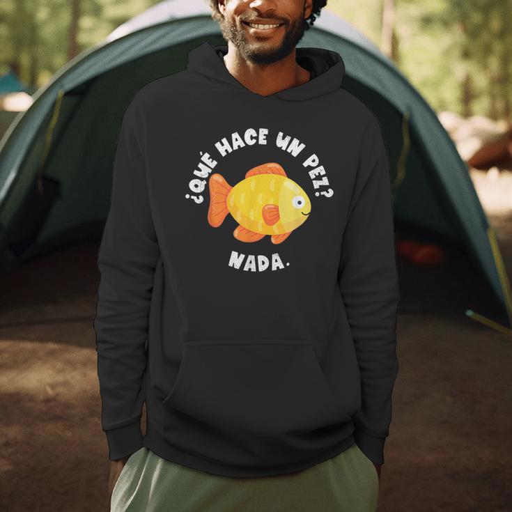 Que Hace Un Pez Nada Spanish Teacher Bilingual Teacher Dual Men Hoodie, novelty gifts, funny gifts Que Hace Un Pez Nada Spanish Teacher Bilingual Teacher Dual Men Hoodie, novelty gifts, funny gifts