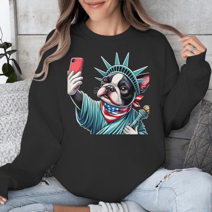 Boston Terrier Selfie Statue Of Liberty 4th Of July American Unisex Sweatshirt, American Boston Terrier Gifts, Boston Terrier 4th Of July Gifts, funny design
