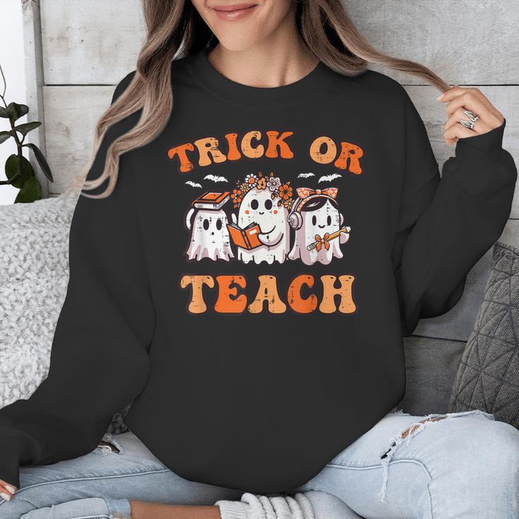 Halloween Teacher Ghosts Trick Or Teach Retro Costume Women Unisex Sweatshirt, funny design