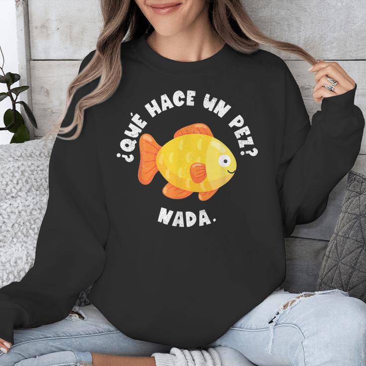 Que Hace Un Pez Nada Spanish Teacher Bilingual Teacher Dual Unisex Sweatshirt, funny design