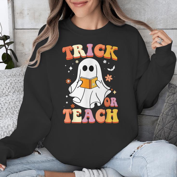 Retro Vintage Groovy Trick Or Teach Teacher Halloween For Men Women Kids Unisex Sweatshirt, Groovy Teacher Gifts, funny design