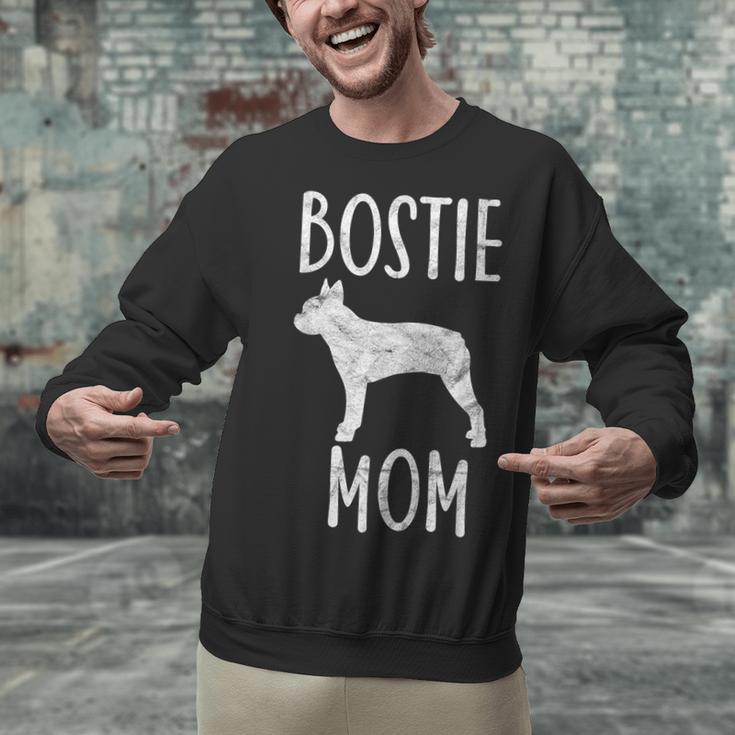 Vintage Boston Terrier Mom Dog Owner Bostie Mother Unisex Sweatshirt, Boston Terrier Mom Sweatshirts, gift for family, gift for coworker