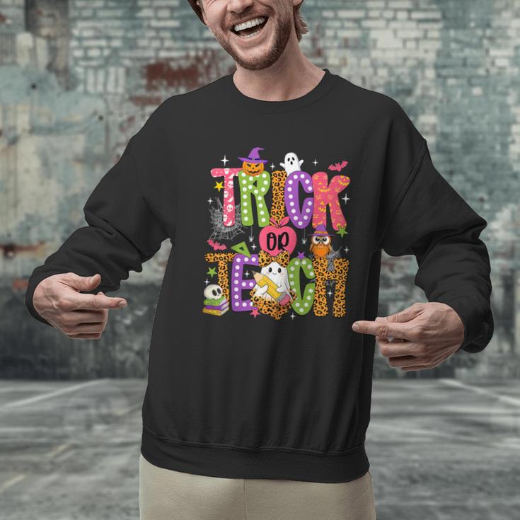 Retro Trick Or Teach Leopard Ghost Halloween Spooky Teacher Men Graphic Sweatshirt, gift for family, gift for coworker