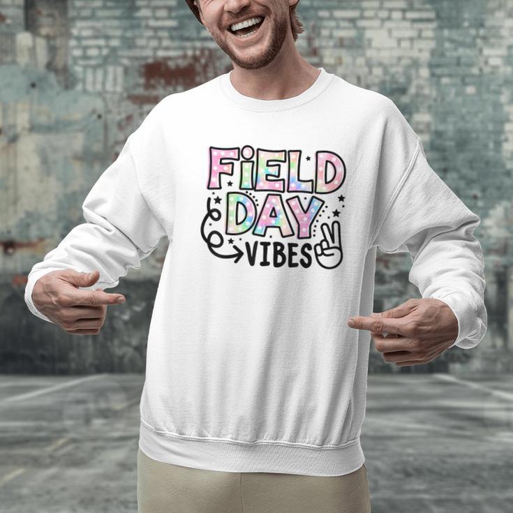 Field Day Vibes For Teacher Kids Happy Field Day 2025 Men Graphic Sweatshirt, gift for family, gift for coworker