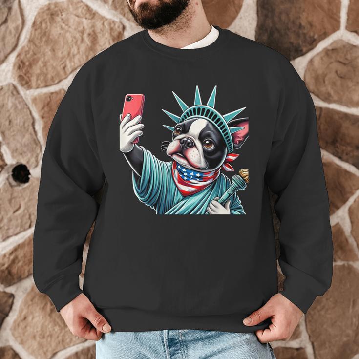Boston Terrier Selfie Statue Of Liberty 4th Of July American Men Graphic Sweatshirt, novelty gifts, funny gifts