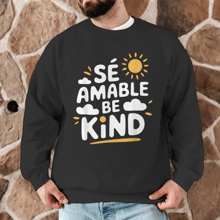 SÉ AMABLE Be Kind Bilingual Teacher Maestra Spanish Teacher Men Graphic Sweatshirt, novelty gifts, funny gifts SÉ AMABLE Be Kind Bilingual Teacher Maestra Spanish Teacher Men Graphic Sweatshirt, novelty gifts, funny gifts