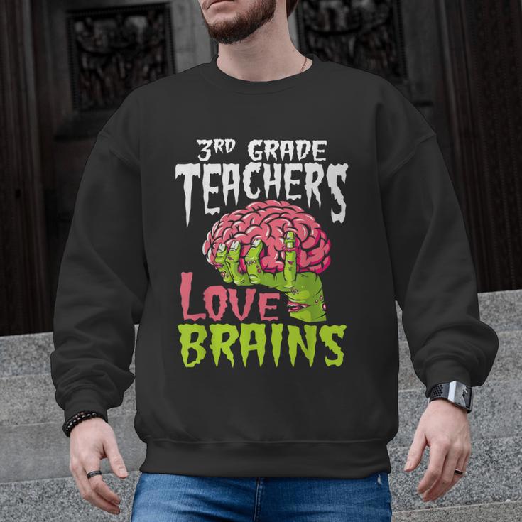 3rd Grade Teachers Love Brains Zombie Teacher Halloween Men Graphic Sweatshirt