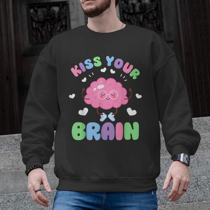 Back To School Kiss Your Brain Cute Teacher Appreciation Men Graphic Sweatshirt