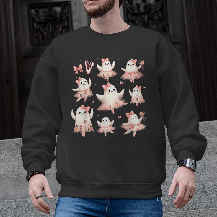 Ballet Ghost Ballet Dancer Spooky Dance Teacher Halloween Men Graphic Sweatshirt