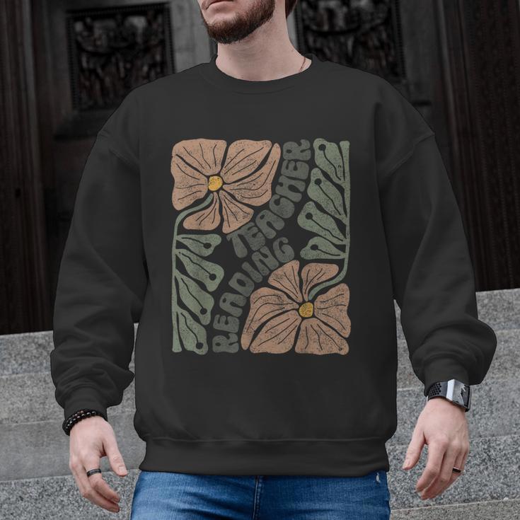 Boho Floral Reading Teacher Retro Reading Specialist Wildfl Men Graphic Sweatshirt