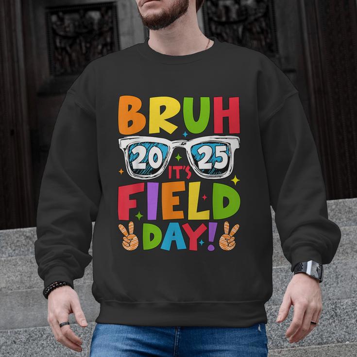 Bruh It's Field Day Teacher Boys Girls Kids Field Day 2025 Men Graphic Sweatshirt