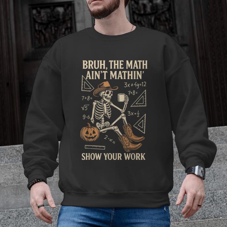 Bruh The Math Ain’t Mathin Halloween Skeleton Math Teacher Men Graphic Sweatshirt