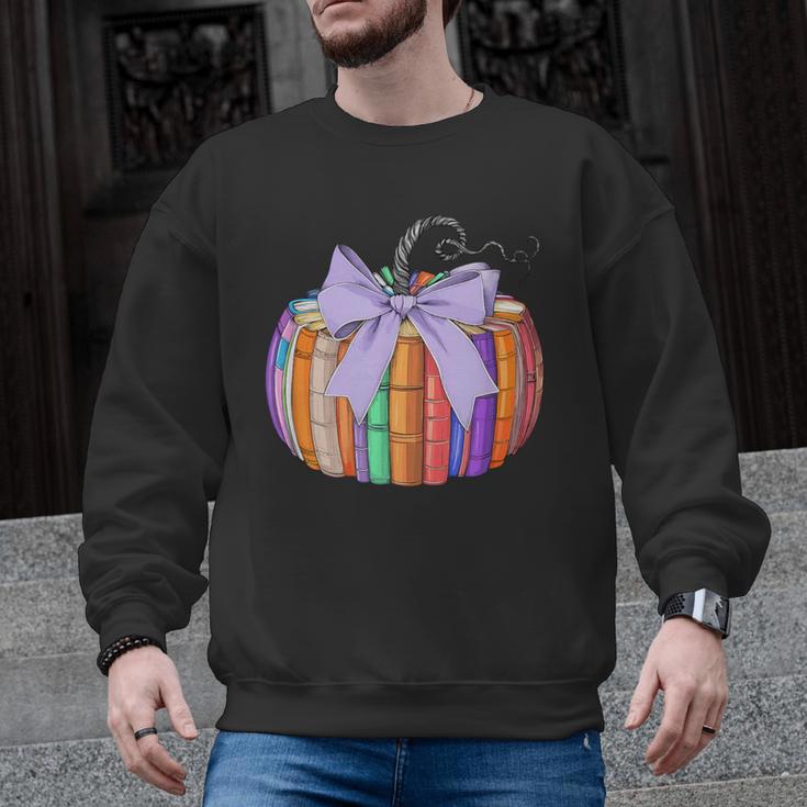 Fall Pumpkin Books Lover Halloween Teacher Teaching Staff Men Graphic Sweatshirt