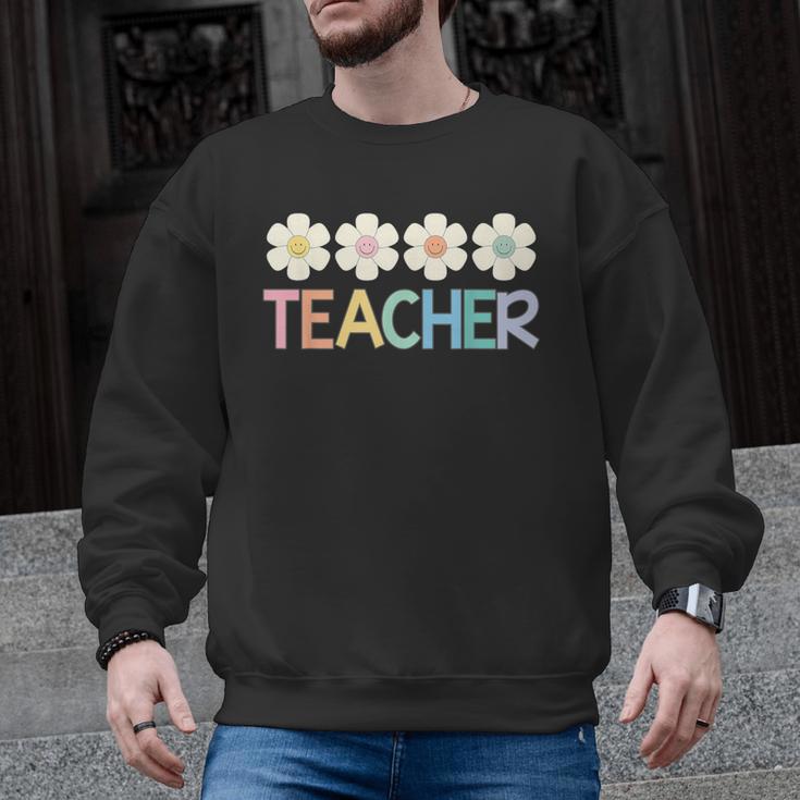 Groovy Teacher Cute Daisy Flower Retro Back To School Men Graphic Sweatshirt