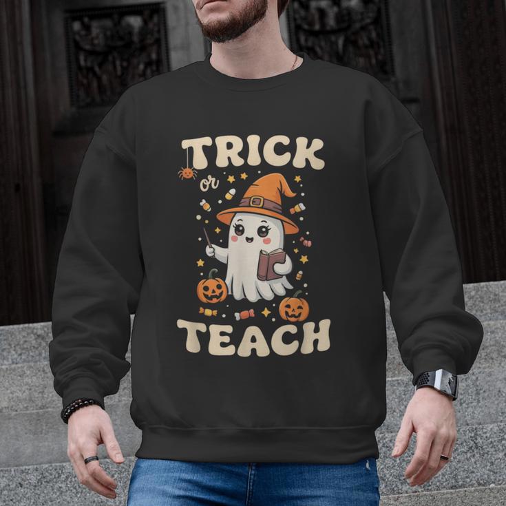 Halloween Teacher Shirts Women School Trick Or Teach Groovy Men Graphic Sweatshirt