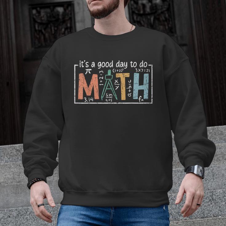 I'Ts A Good Day To Do Math Back To School Math Teacher Men Graphic Sweatshirt