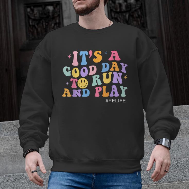 Its A Good Day To Run And Play PE Teacher Must Have Men Graphic Sweatshirt