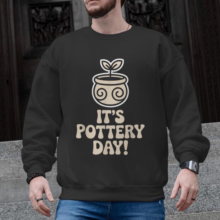 Its Pottery Day Clay Craft Ceramic Hobby Artisan Art Teacher Men Graphic Sweatshirt