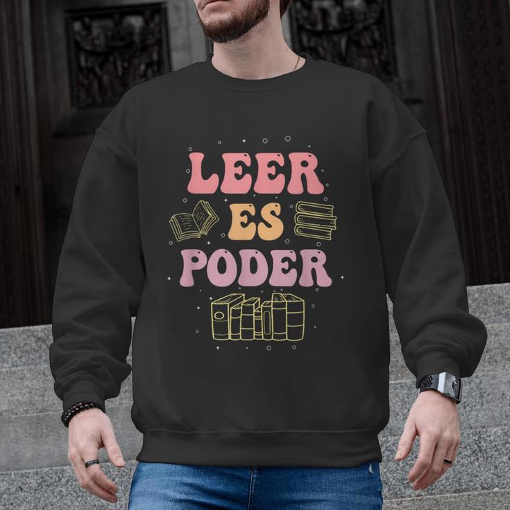 Leer Es Poder Groovy Spanish Teacher Bilingual Maestra Men Women Men Graphic Sweatshirt
