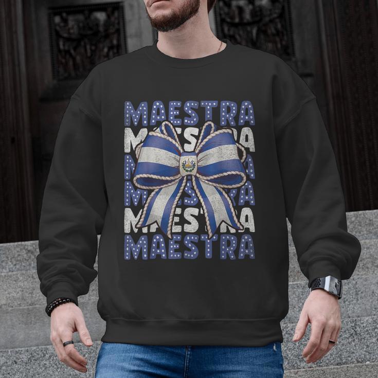 Maestra El Salvador Coquette Bow Hispanic Spanish Teacher Men Graphic Sweatshirt