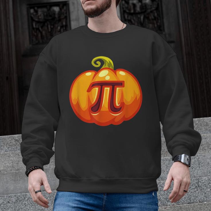 Math Teacher Halloween Costume Pumpkin Pi Pun Pie Men Men Graphic Sweatshirt