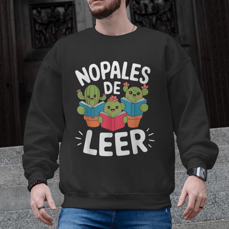 Nopales De Leer Bilingual Teacher Maestra Spanish Teacher Men Graphic Sweatshirt