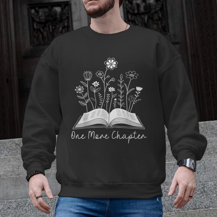 One-More Chapter Wildflower Reading Teacher Library Bookish Men Graphic Sweatshirt
