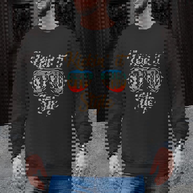 P41l Retro Kickin It 5th Grade Style Teacher Back To School For Men Women Girls Kids Men Graphic Sweatshirt