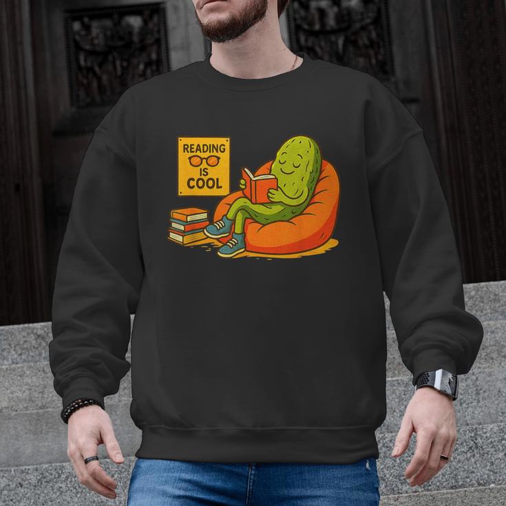 Pickle Reading Books Bookworm Teacher Librarian Kids Retro Men Graphic Sweatshirt