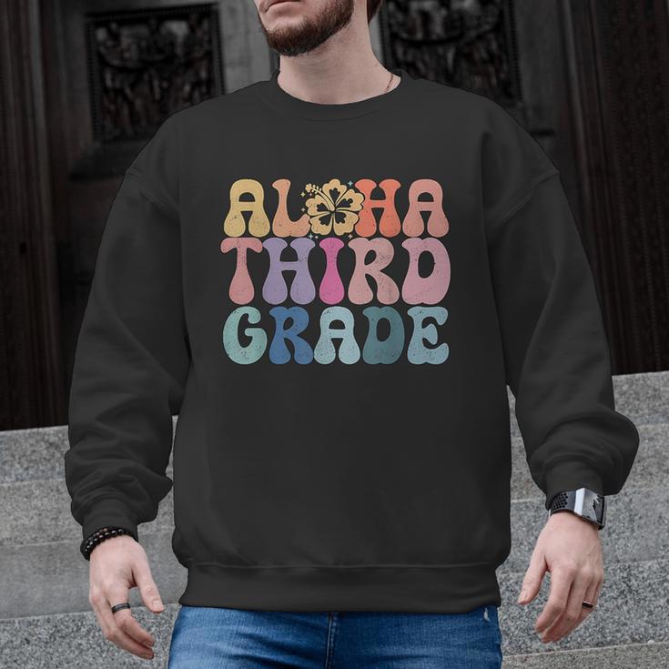 Retro Aloha Third Grade Teacher Summer Vacation Beach Hawaii Men Graphic Sweatshirt