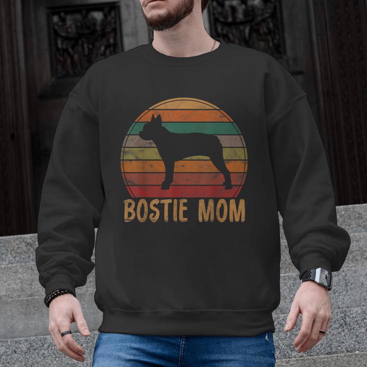 Retro Boston Terrier Mom Dog Mother Pet Bostie Mama Men Graphic Sweatshirt