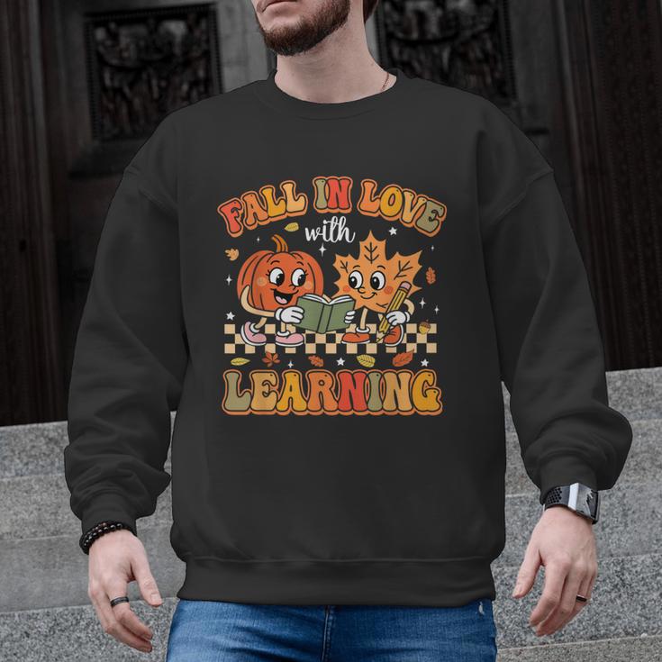 Retro Fall In Love With Learning Autumn Pumpkin Teachers Men Graphic Sweatshirt