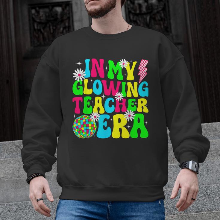 Retro Groovy In My Glowing Teacher Era Happy Teacher's Day Men Graphic Sweatshirt