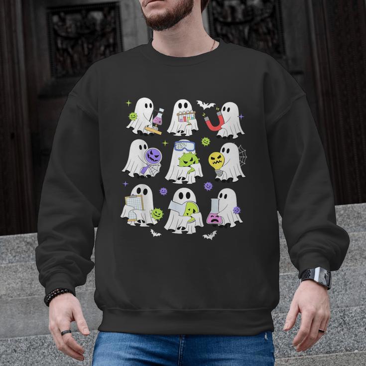 Retro Halloween Science Teacher Ghost Laboratory Teacher Men Graphic Sweatshirt