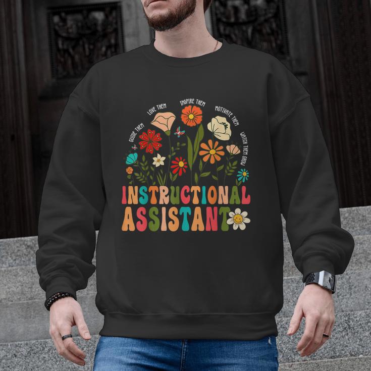 Retro Instructional Assistant Wildflowers Teacher Aide Men Graphic Sweatshirt