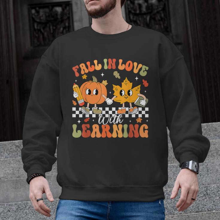 Retro Pumpkin Fall In Love With Learning Autumn Teacher Men Graphic Sweatshirt