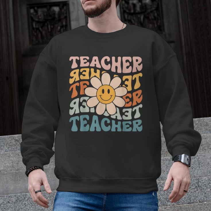 Retro Teacher Daisy Colorful Elementary School Teacher Men Graphic Sweatshirt